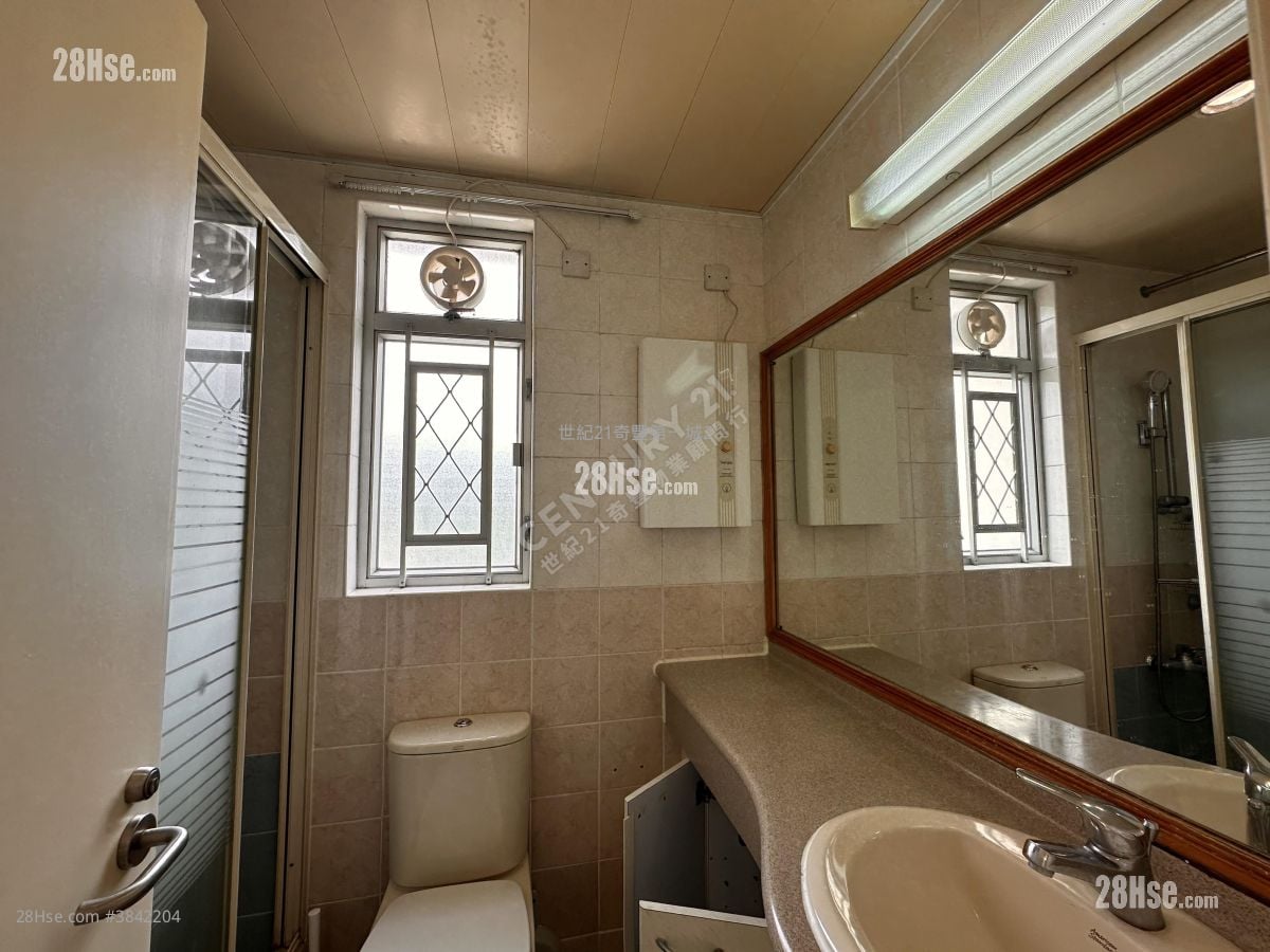 Yu Chui Court Rental 2 Bedrooms 519 ft²