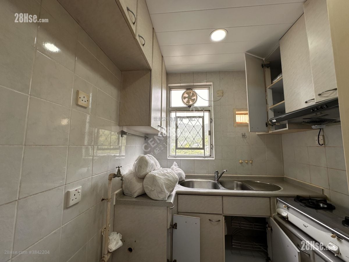 Yu Chui Court Rental 2 Bedrooms 519 ft²