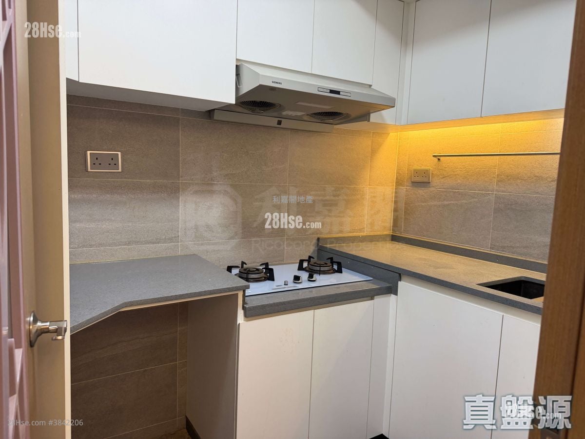 Kingswood Villas Rental 3 Bedrooms , 1 Bathroom 551 ft²