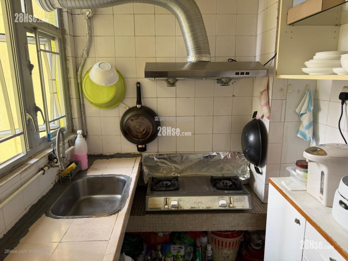 King Shan Court Sell 2 Bedrooms , 1 Bathroom 414 ft²