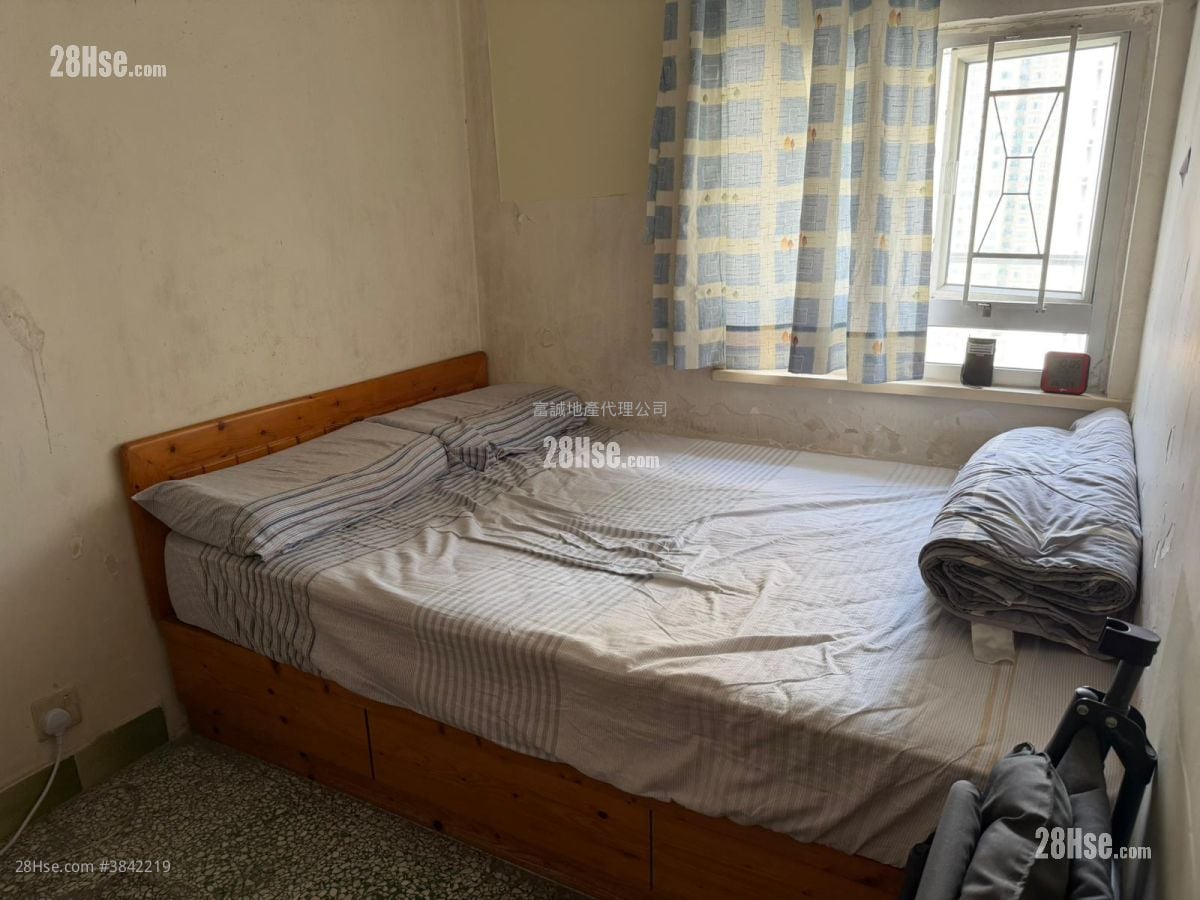 King Shan Court Sell 2 Bedrooms , 1 Bathroom 414 ft²