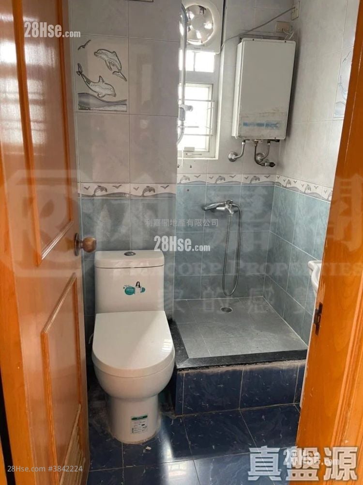 Ching Lai Court Sell 2 Bedrooms , 1 Bathroom 411 ft²