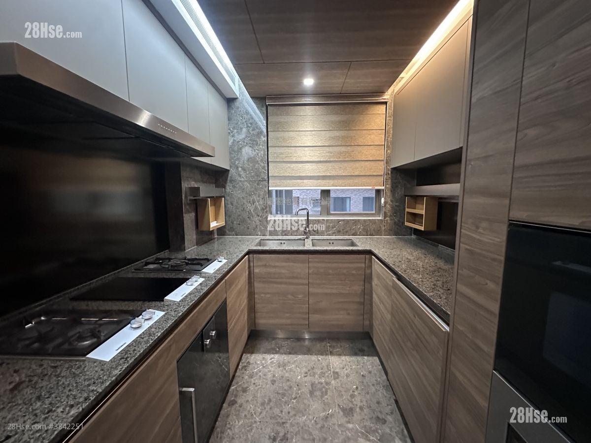 Cristallo Sell 3 Bedrooms 1,310 ft²