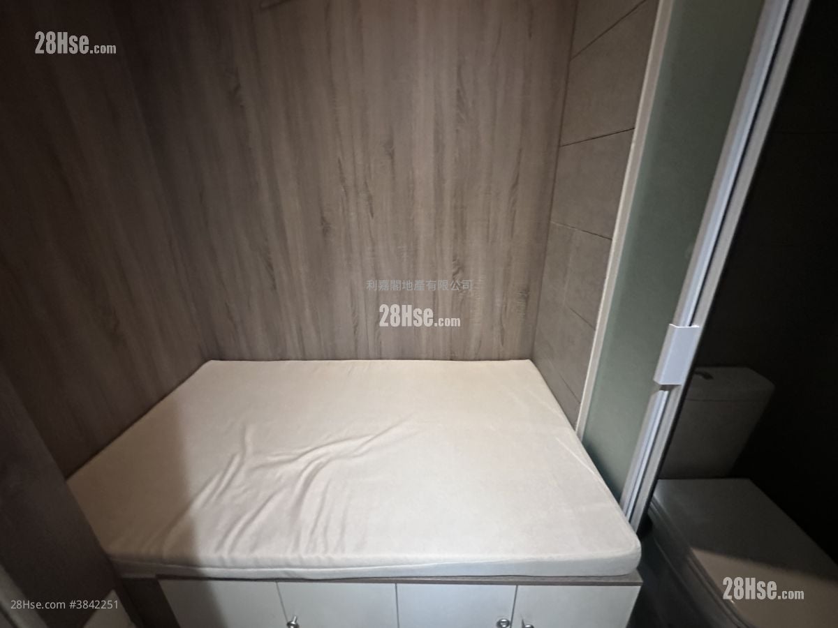 Cristallo Sell 3 Bedrooms 1,310 ft²
