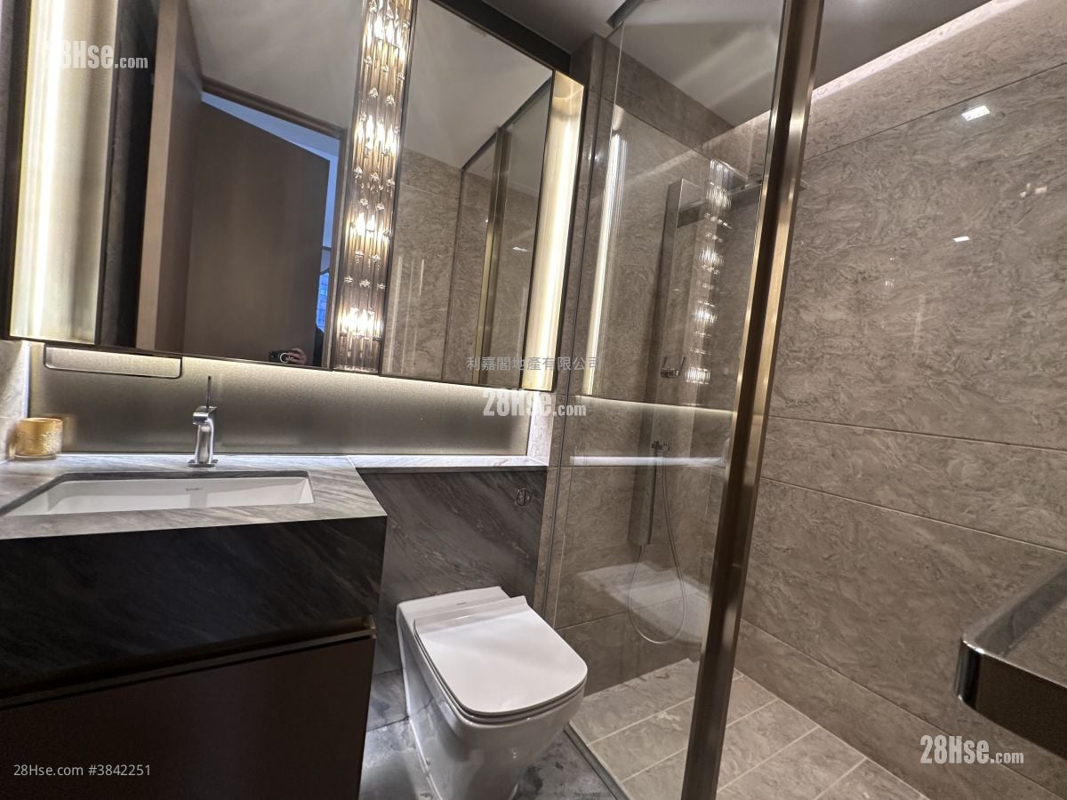 Cristallo Sell 3 Bedrooms 1,310 ft²
