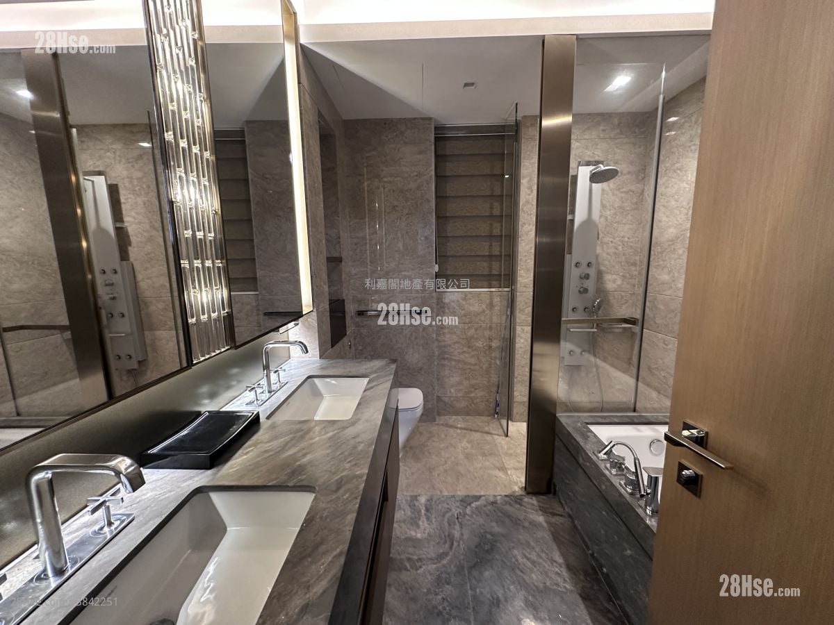 Cristallo Sell 3 Bedrooms 1,310 ft²