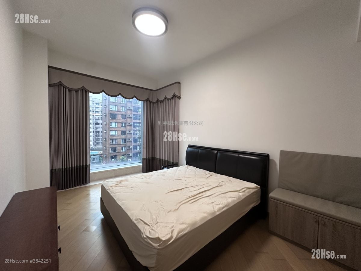 Cristallo Sell 3 Bedrooms 1,310 ft²