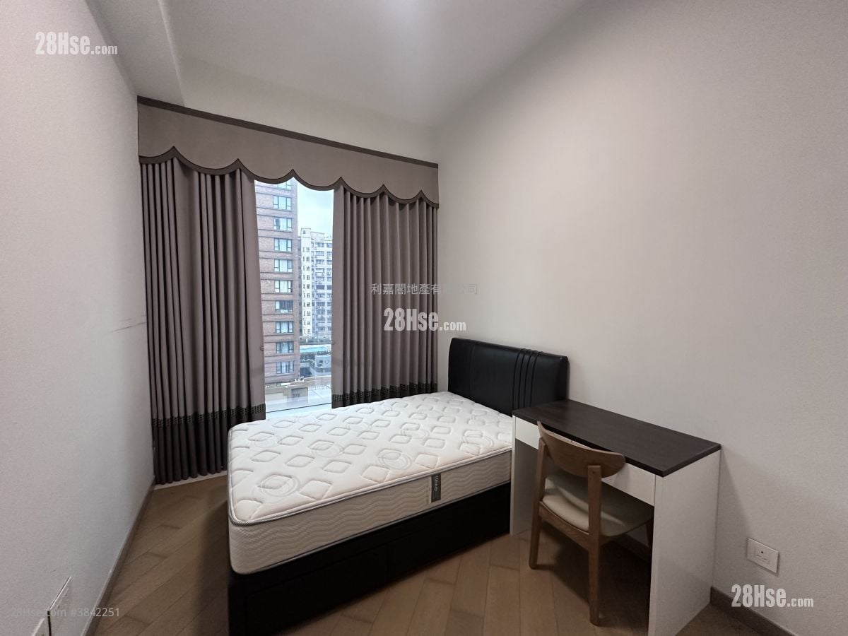 Cristallo Sell 3 Bedrooms 1,310 ft²