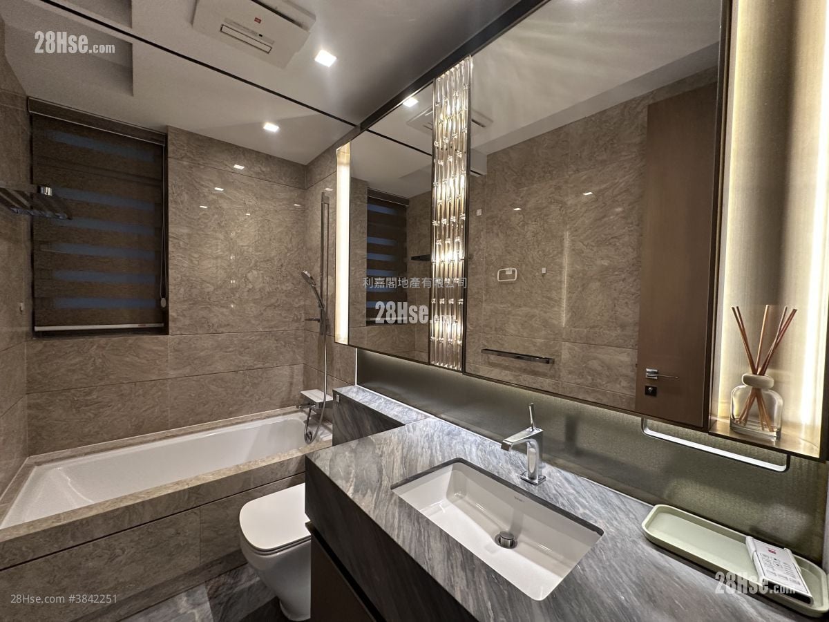 Cristallo Sell 3 Bedrooms 1,310 ft²