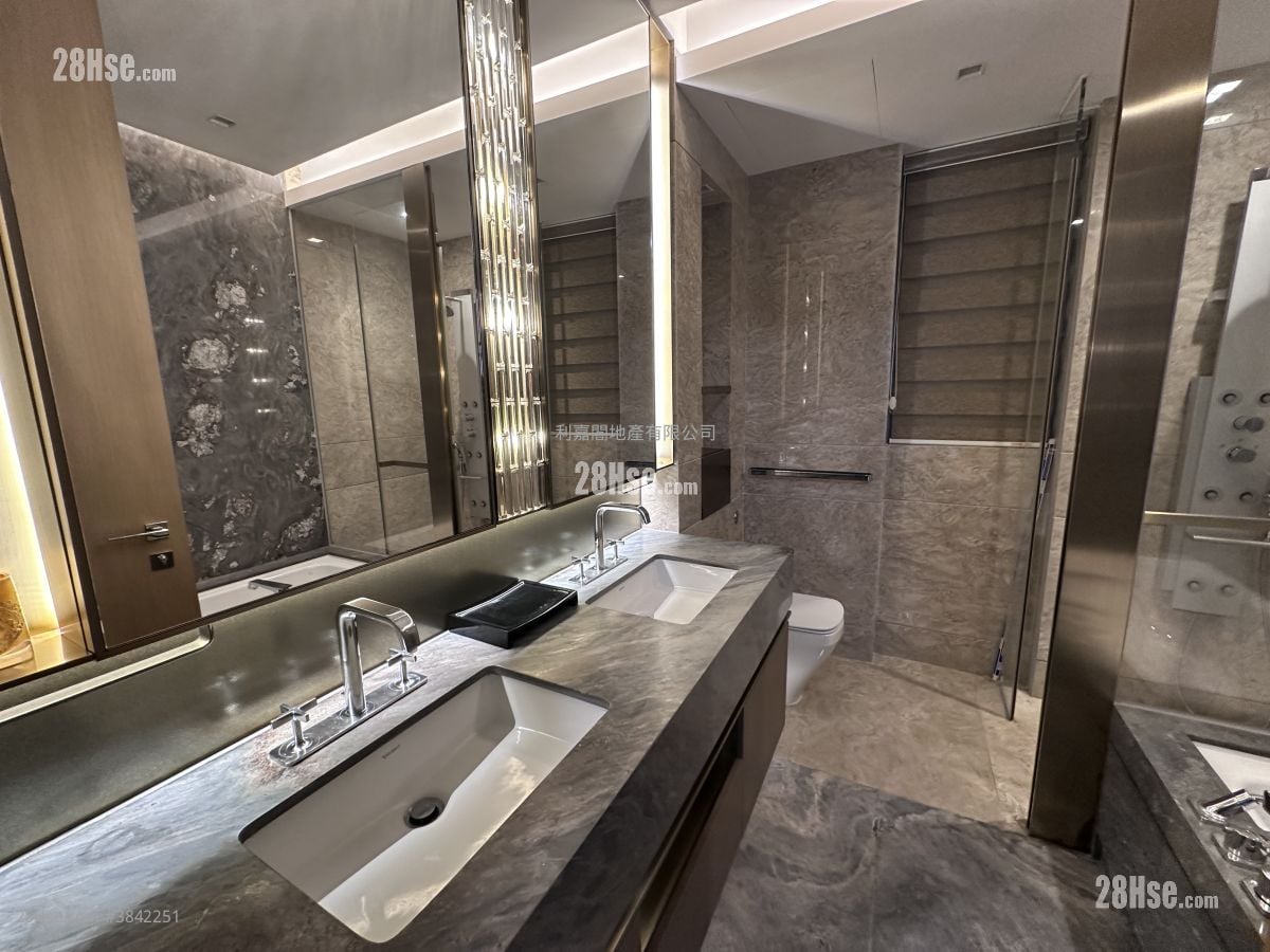Cristallo Sell 3 Bedrooms 1,310 ft²