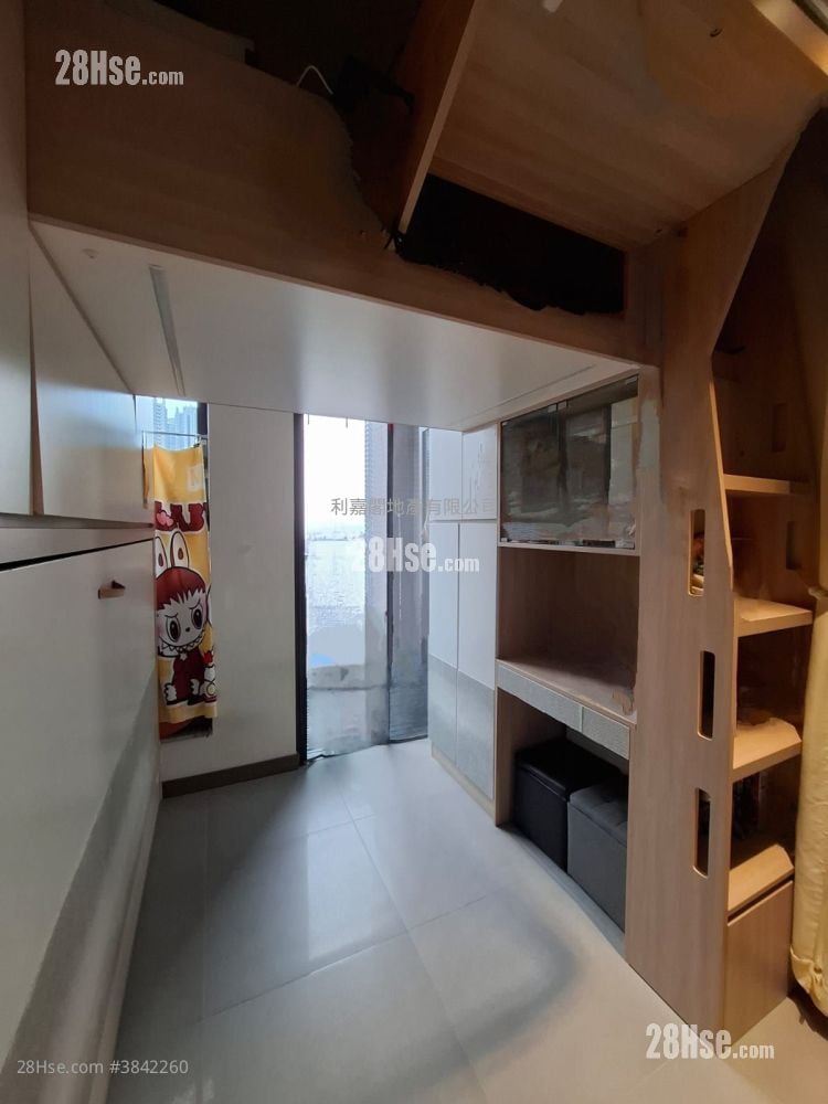Ava228 Sell Studio , 1 Bathroom 155 ft²