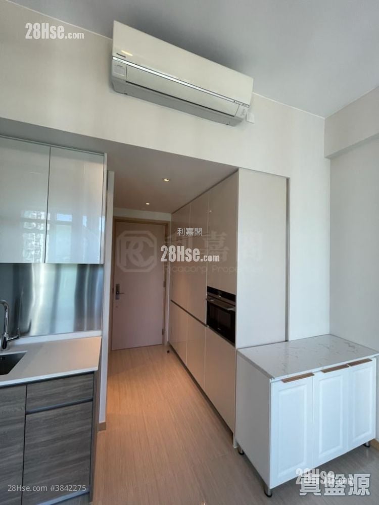 Crescent Green Sell 300 ft²