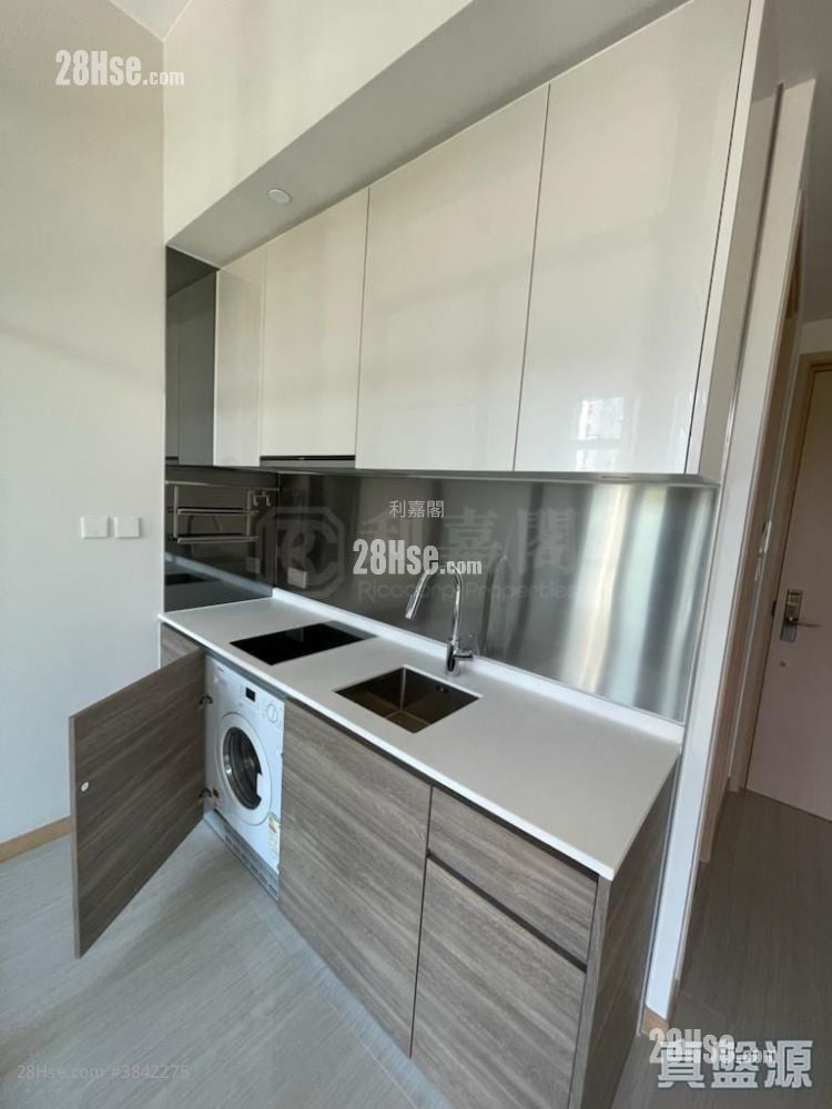 Crescent Green Sell 300 ft²