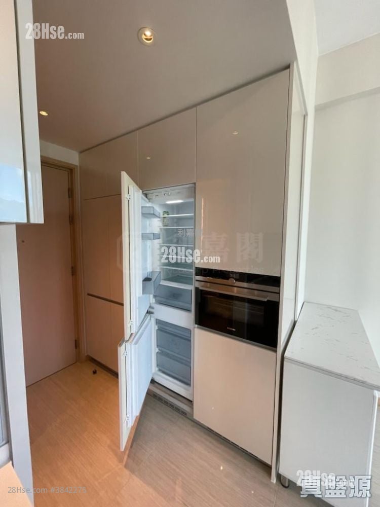 Crescent Green Sell 300 ft²