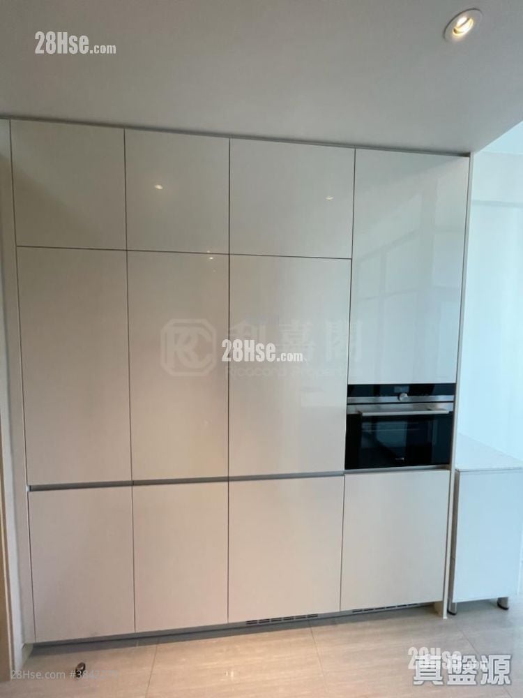 Crescent Green Sell 300 ft²