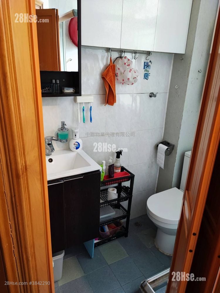Ka Tin Court Sell 3 Bedrooms , 1 Bathroom 504 ft²