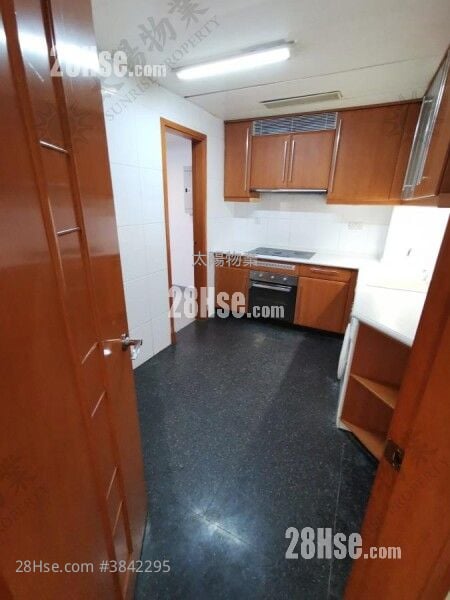 Royal Peninsula Rental 3 Bedrooms 968 ft²