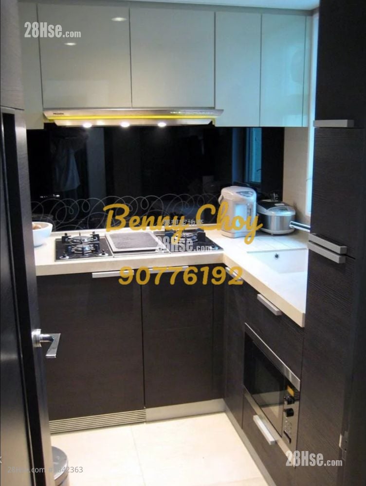 Centre Place Rental 2 Bedrooms , 1 Bathroom 474 ft²