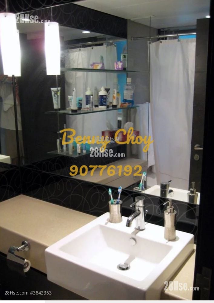 Centre Place Rental 2 Bedrooms , 1 Bathroom 474 ft²