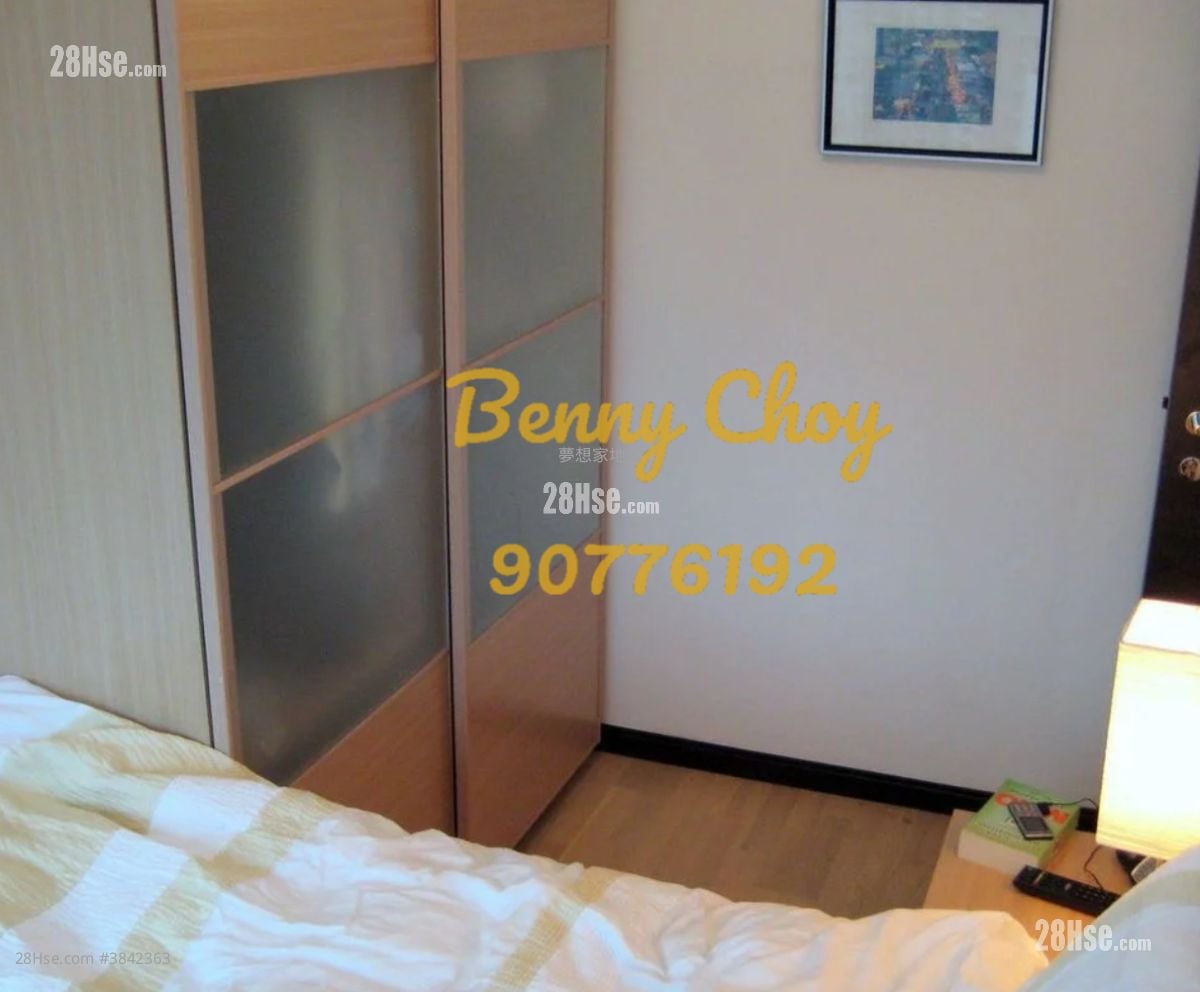 Centre Place Rental 2 Bedrooms , 1 Bathroom 474 ft²