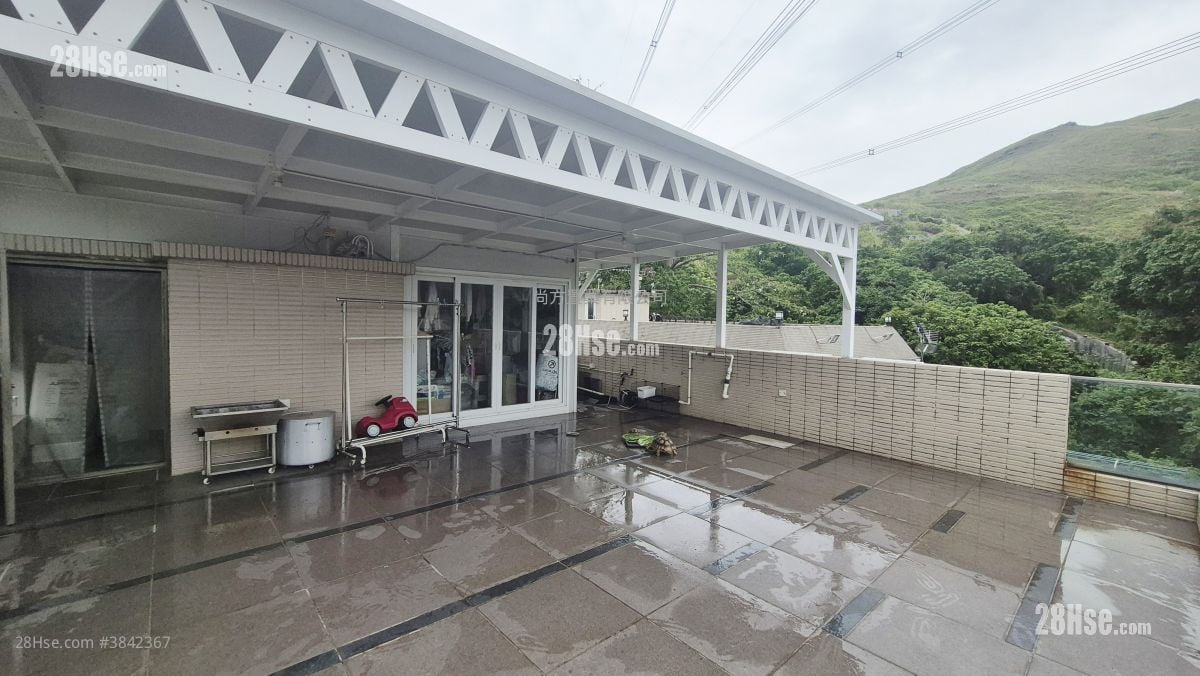 Village Rental 3 Bedrooms , 1 Bathroom 700 ft²