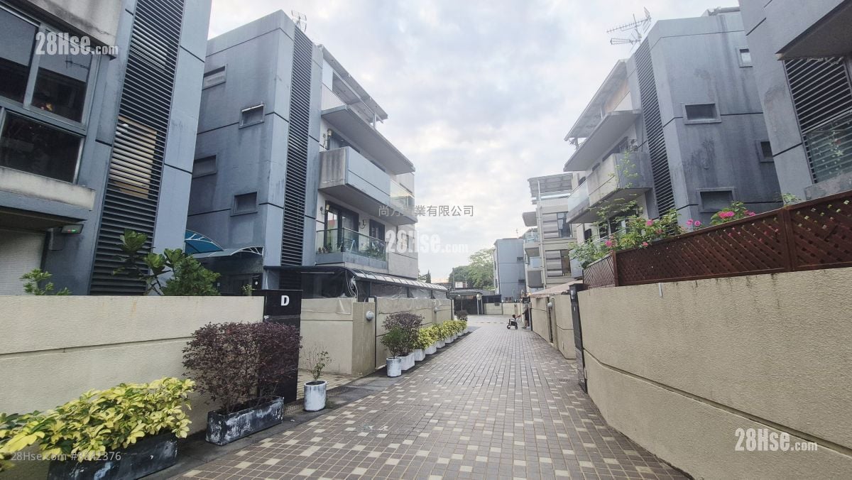 Village Rental 4 Bedrooms , 4 Bathrooms 1,400 ft²