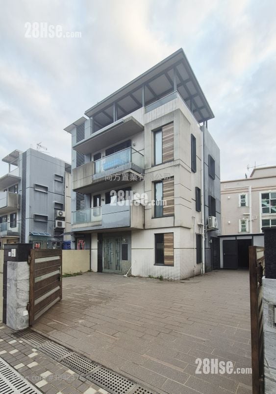 Village Rental 4 Bedrooms , 4 Bathrooms 1,400 ft²