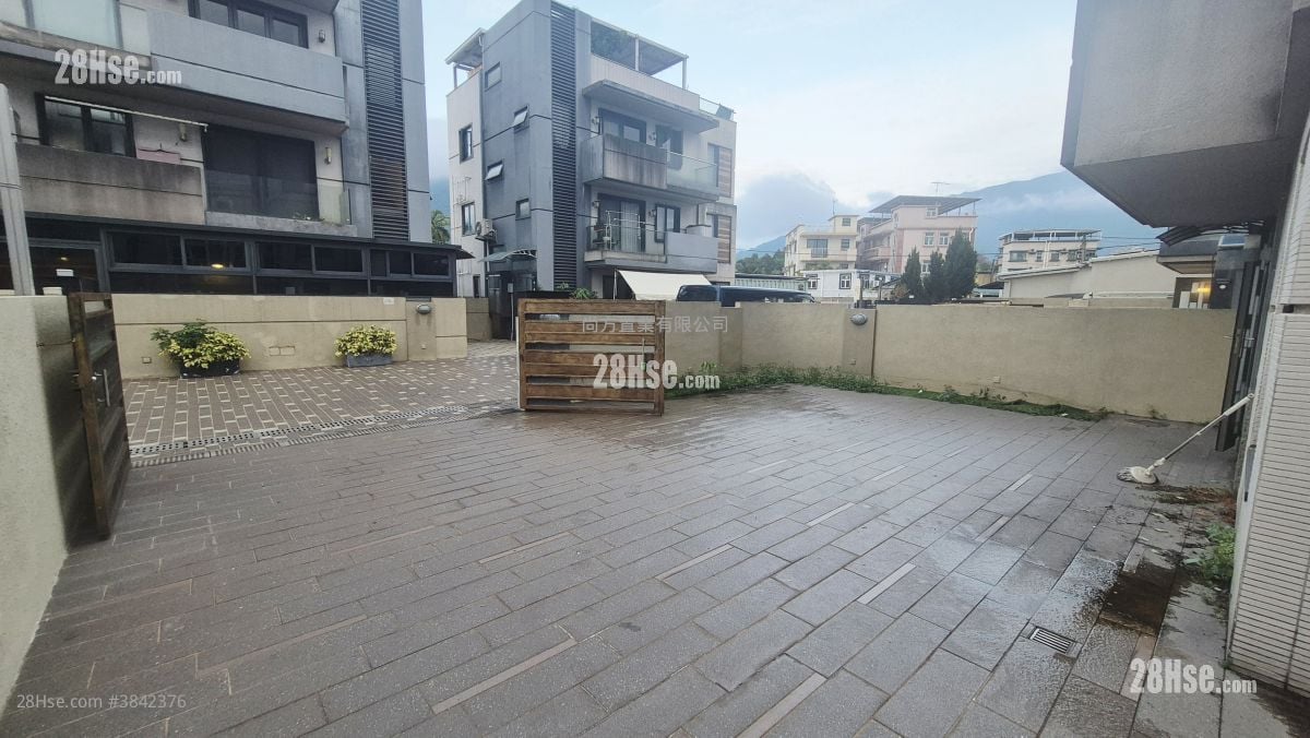 Village Rental 4 Bedrooms , 4 Bathrooms 1,400 ft²