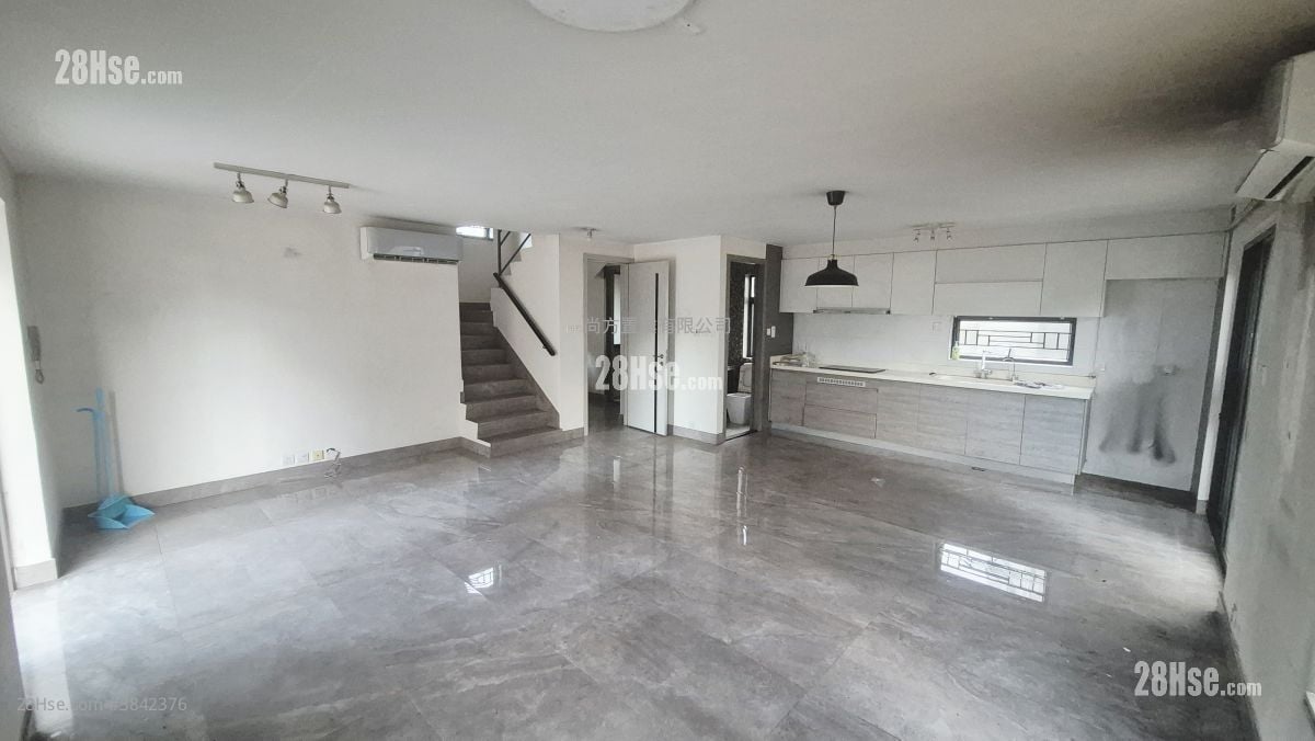 Village Rental 4 Bedrooms , 4 Bathrooms 1,400 ft²