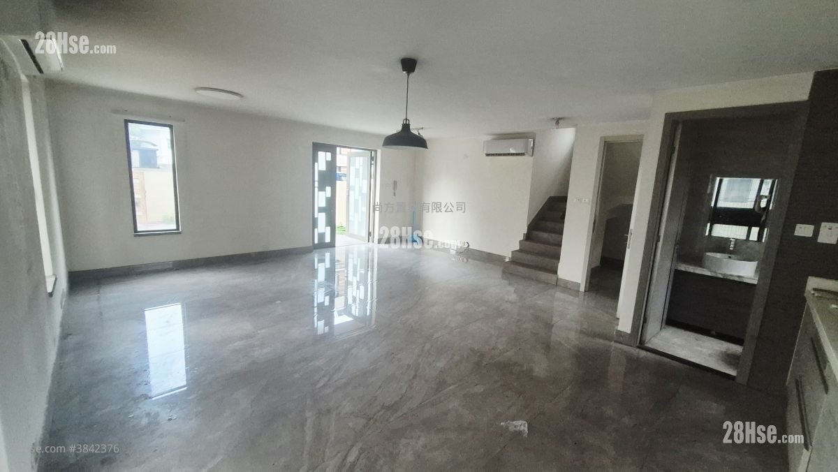Village Rental 4 Bedrooms , 4 Bathrooms 1,400 ft²