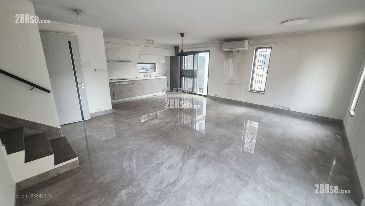Village Rental 4 Bedrooms , 4 Bathrooms 1,400 ft²