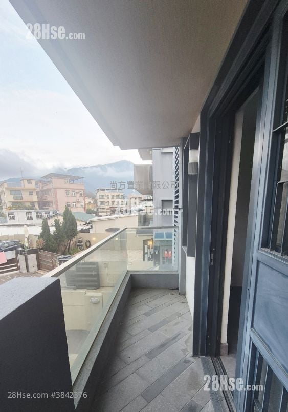 Village Rental 4 Bedrooms , 4 Bathrooms 1,400 ft²