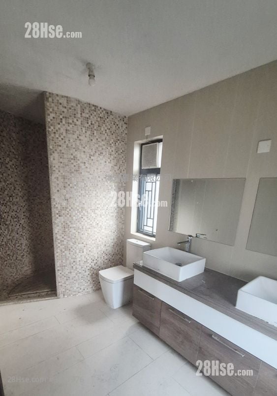 Village Rental 4 Bedrooms , 4 Bathrooms 1,400 ft²