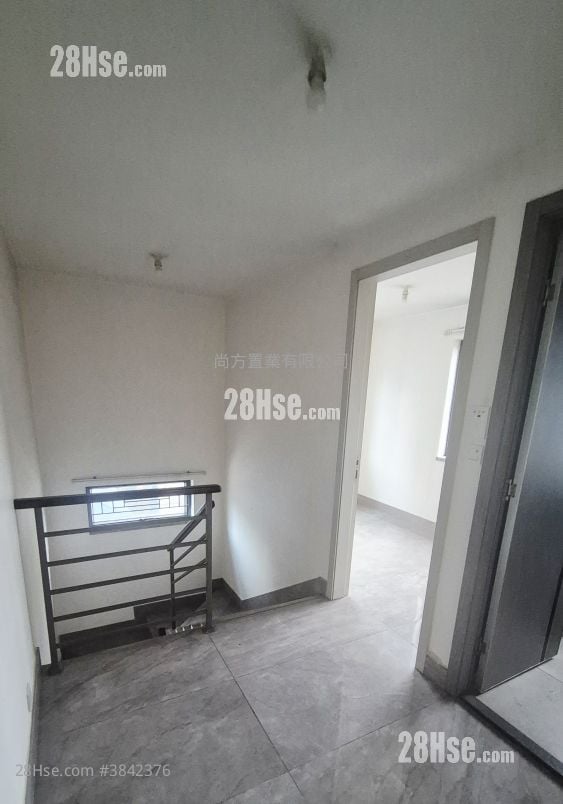 Village Rental 4 Bedrooms , 4 Bathrooms 1,400 ft²