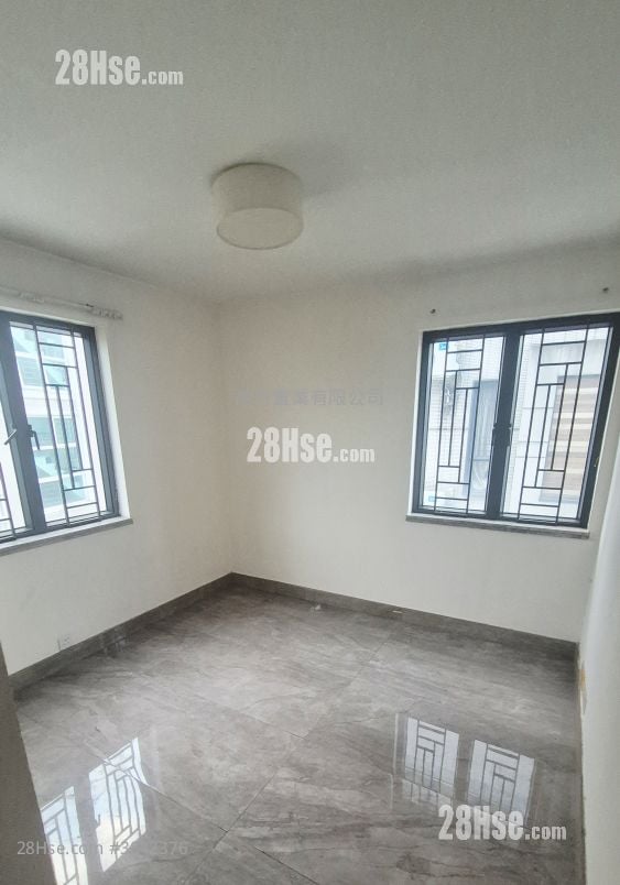 Village Rental 4 Bedrooms , 4 Bathrooms 1,400 ft²