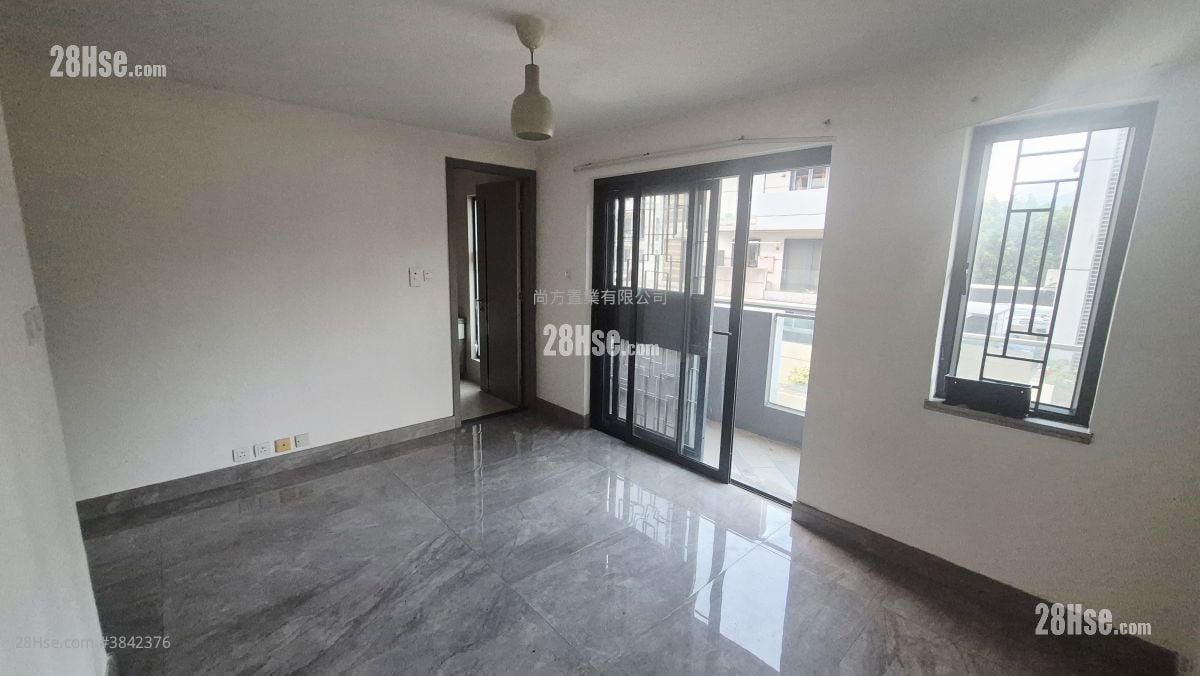 Village Rental 4 Bedrooms , 4 Bathrooms 1,400 ft²