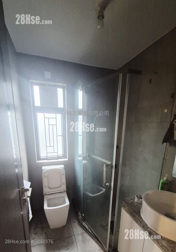 Village Rental 4 Bedrooms , 4 Bathrooms 1,400 ft²