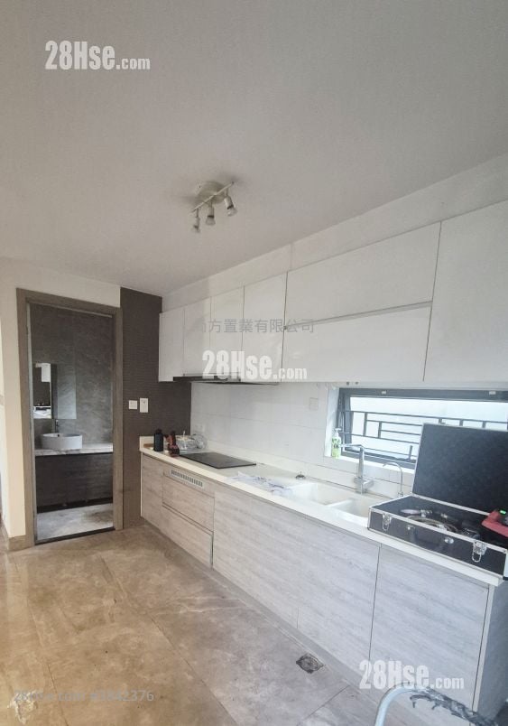 Village Rental 4 Bedrooms , 4 Bathrooms 1,400 ft²