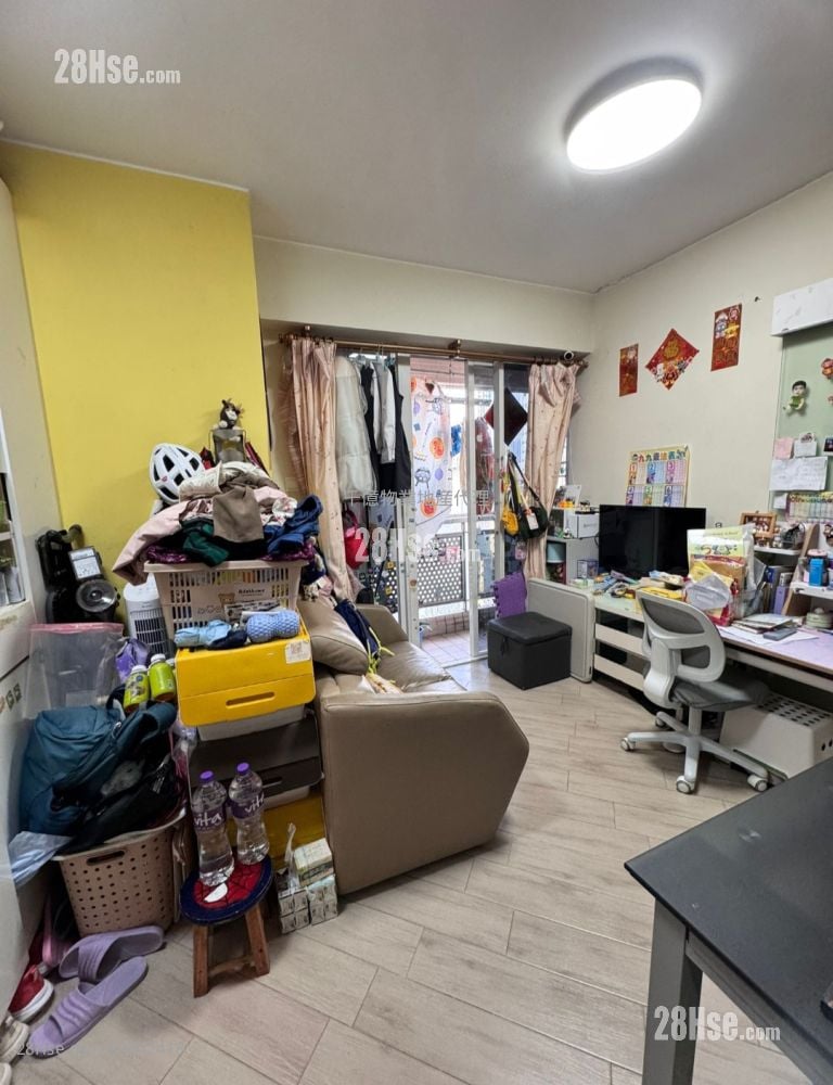Metroregalia Sell 2 Bedrooms 348 ft²