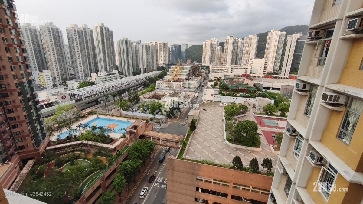 Yu Chui Court Sell 3 Bedrooms , 2 Bathrooms 650 ft²