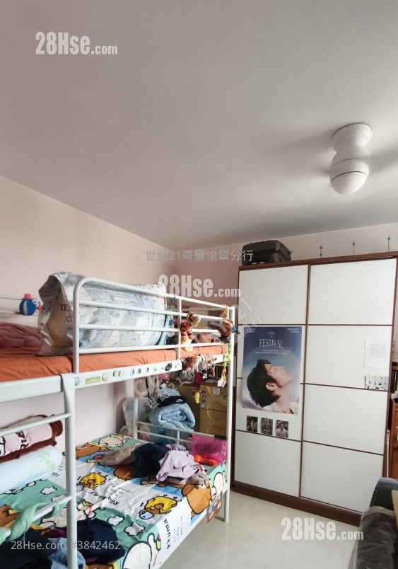 Yu Chui Court Sell 3 Bedrooms , 2 Bathrooms 650 ft²