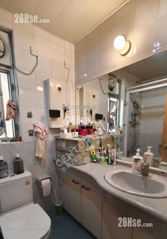 Yu Chui Court Sell 3 Bedrooms , 2 Bathrooms 650 ft²