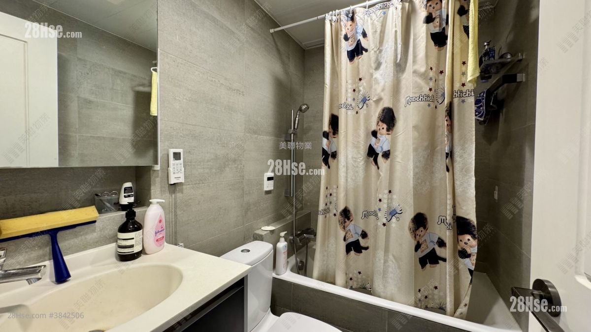 bathroom: Green Crest Sell 3 Bathrooms 1,090 ft²