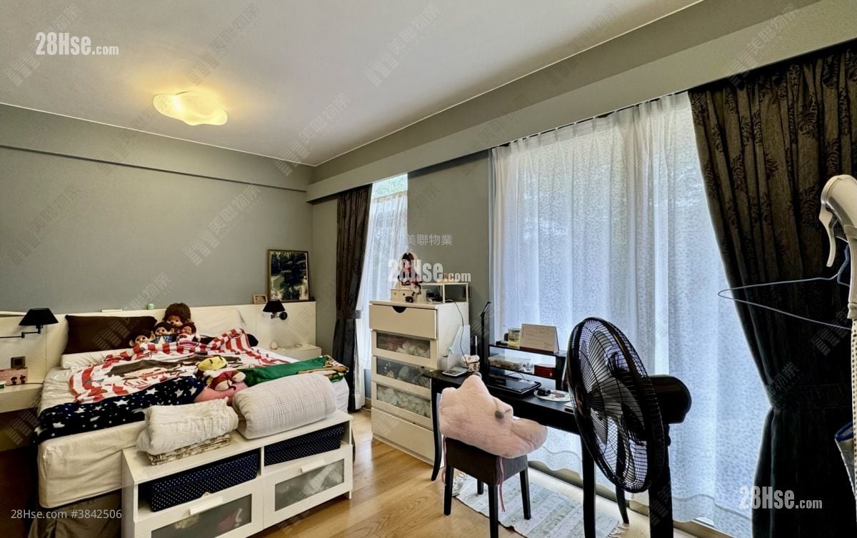 bedroom 3: Green Crest Sell 3 Bathrooms 1,090 ft²