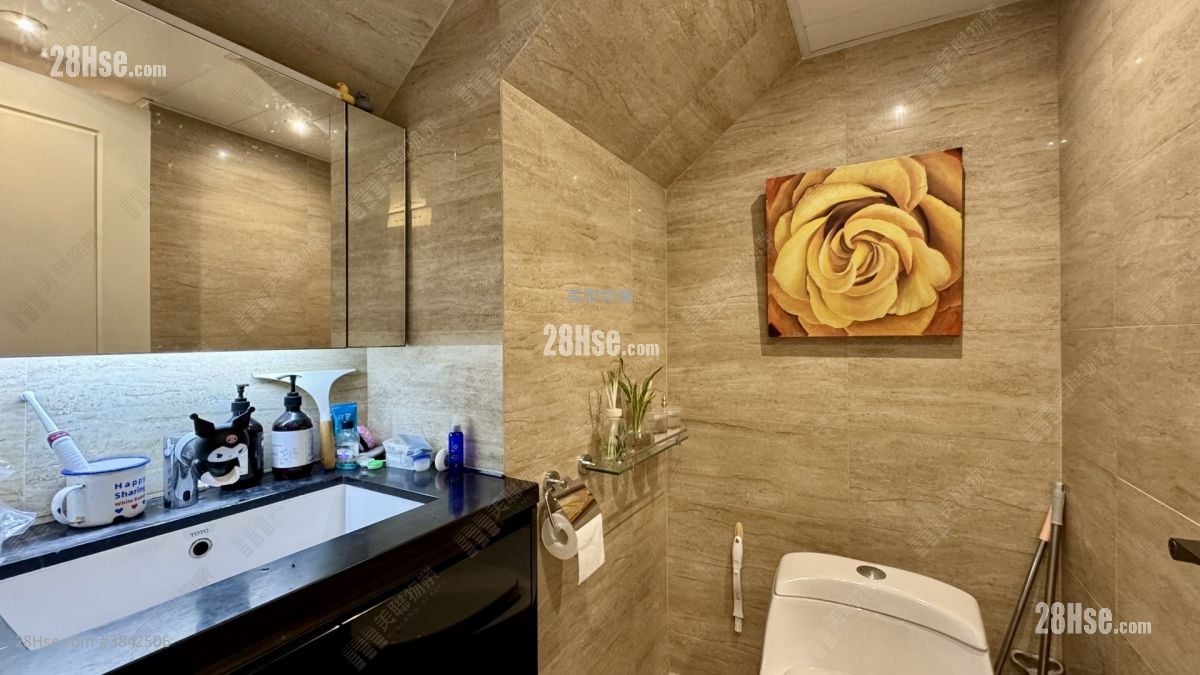 bathroom: Green Crest Sell 3 Bathrooms 1,090 ft²