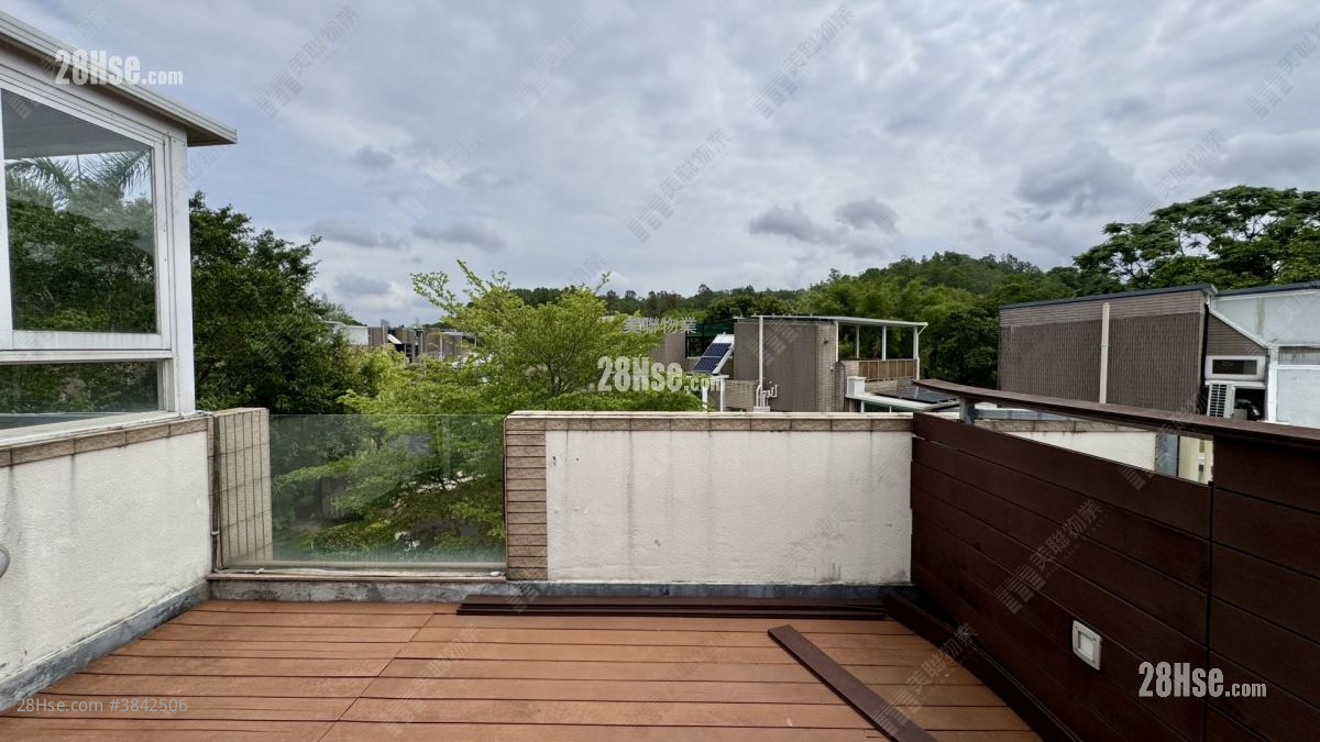 rooftoop: Green Crest Sell 3 Bathrooms 1,090 ft²