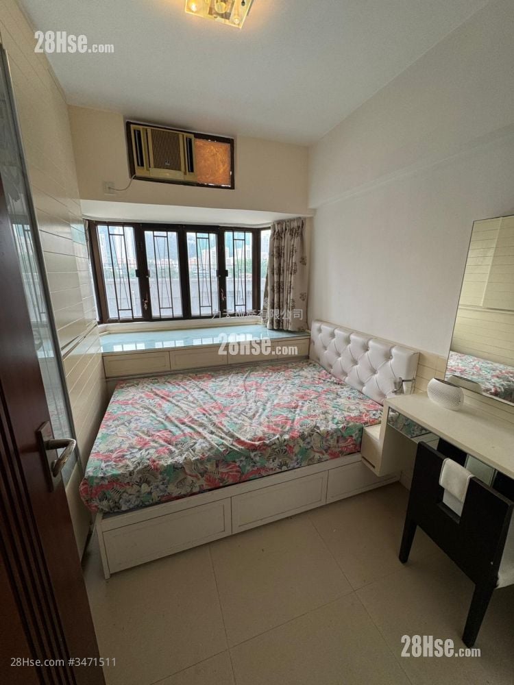 bedroom 2: Belair Gardens Sell 3 Bedrooms , 1 Bathroom 670 ft²