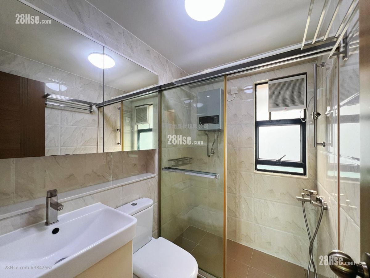 bathroom: Hanley Villa Sell 3 Bedrooms , 2 Bathrooms 593 ft²