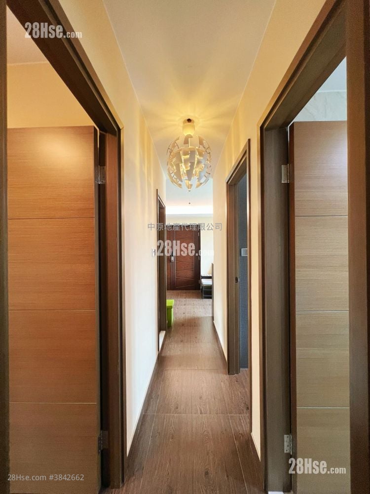 living room: Hanley Villa Sell 3 Bedrooms , 2 Bathrooms 593 ft²
