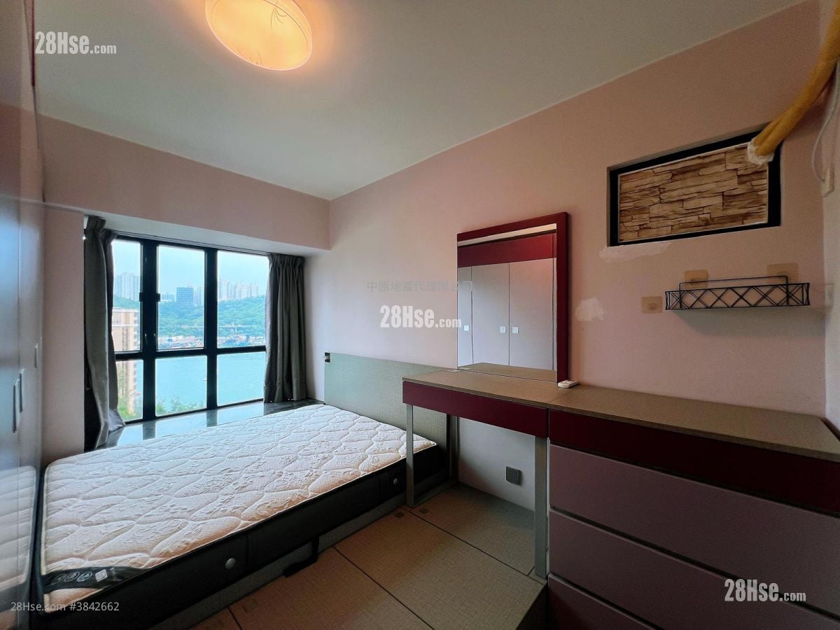 master room: Hanley Villa Sell 3 Bedrooms , 2 Bathrooms 593 ft²